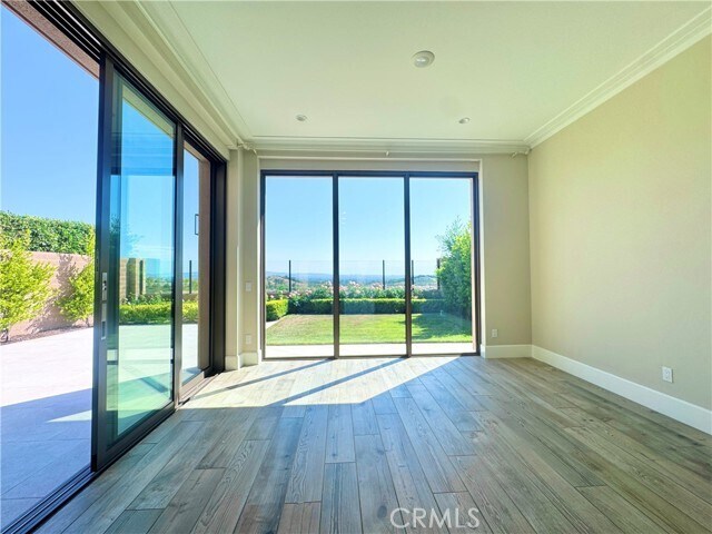 Building Photo - 110 Statura