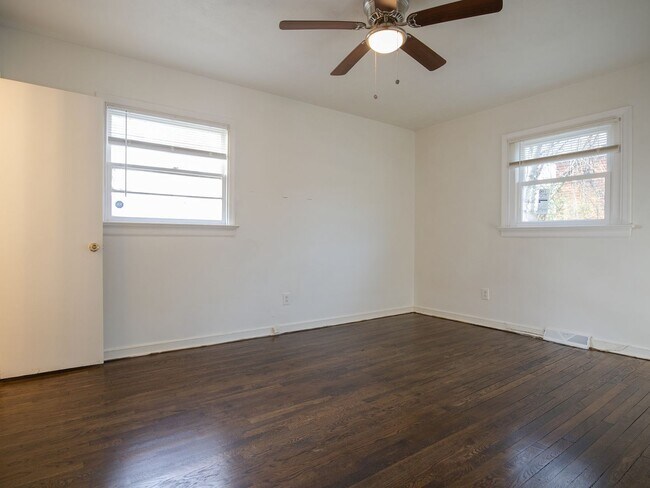 Building Photo - Charming 3BR Brick Ranch