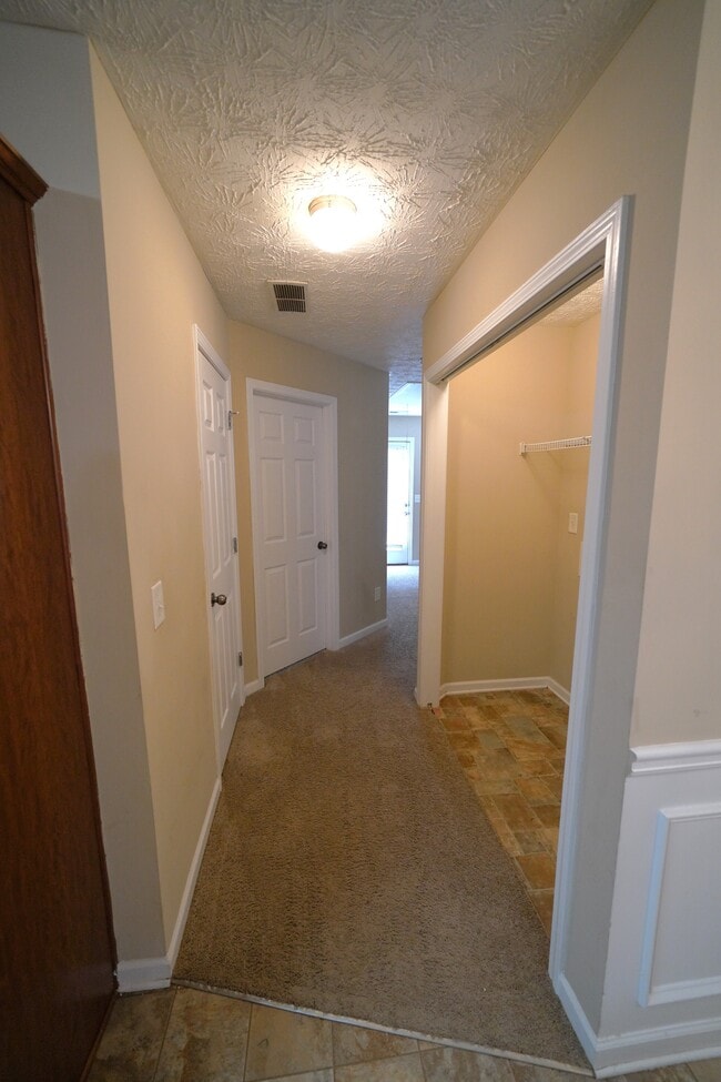 Building Photo - 221 Alton Cir