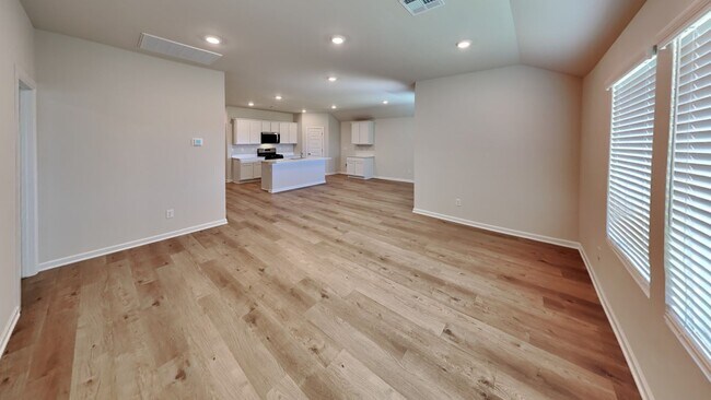 Building Photo - A Very Stunning and Spacious 4 Bedroom 2 Bath Home in Putnam City Schools