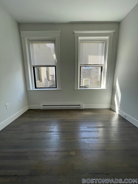 Building Photo - 81 Park Dr