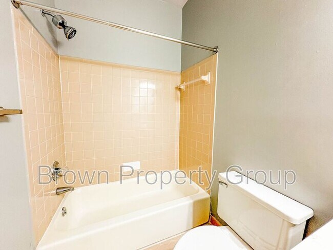 Building Photo - 741 Victorian Pl