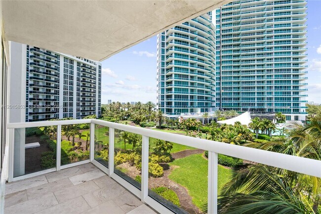 Building Photo - 10275 Collins Ave