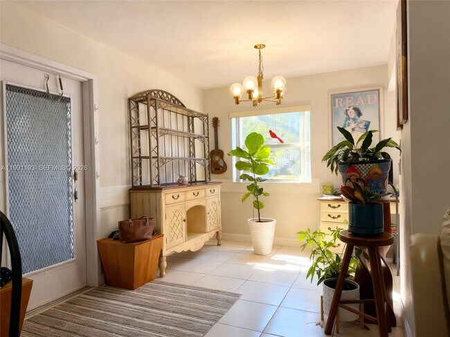 Building Photo - 629 Saxony Pl