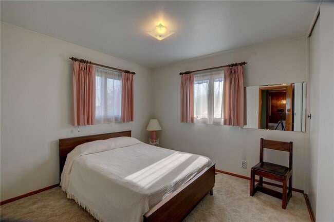 Building Photo - 9 Glenview Dr