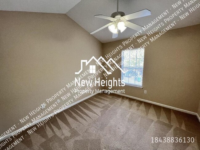 Building Photo - Delightful Townhouse with Screened Porch!!