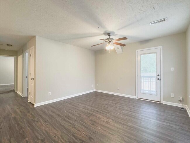 Building Photo - 1640 Golf Club Ln