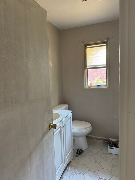 Bathroom - 4901 Lunar Dr