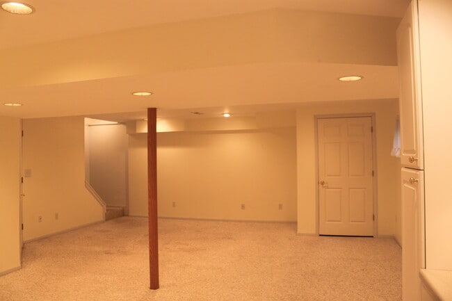 Building Photo - 324 Forest Dr