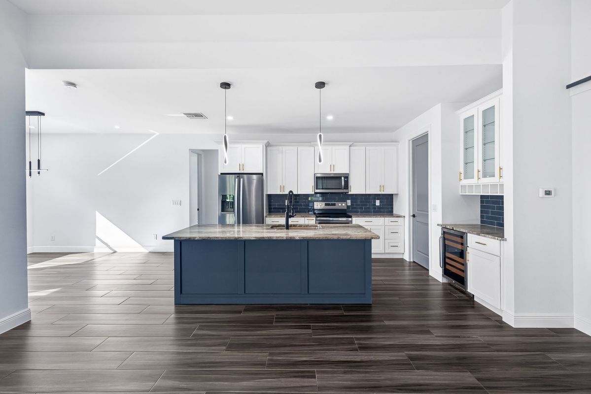 Building Photo - 332 SW 26th St