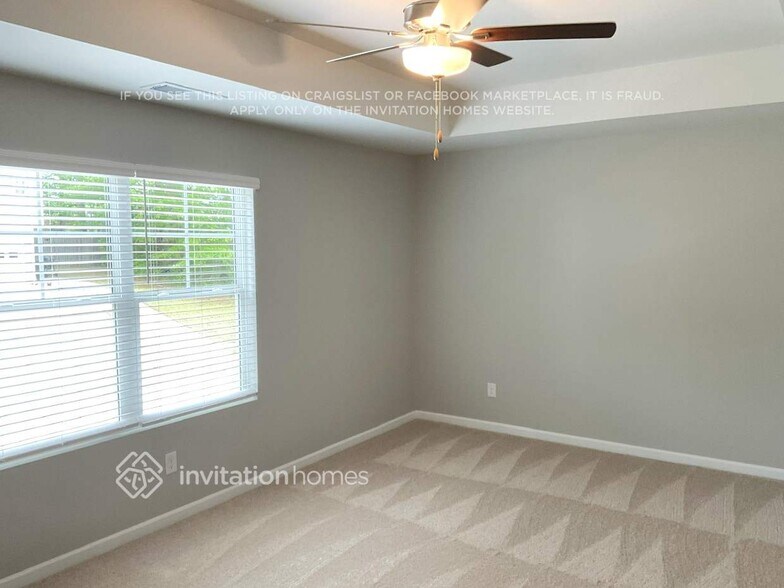 Building Photo - 131 Woodland Manor