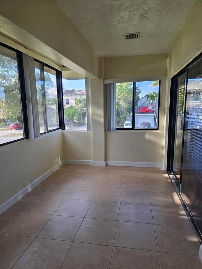 Building Photo - 12661 Westhampton Cir