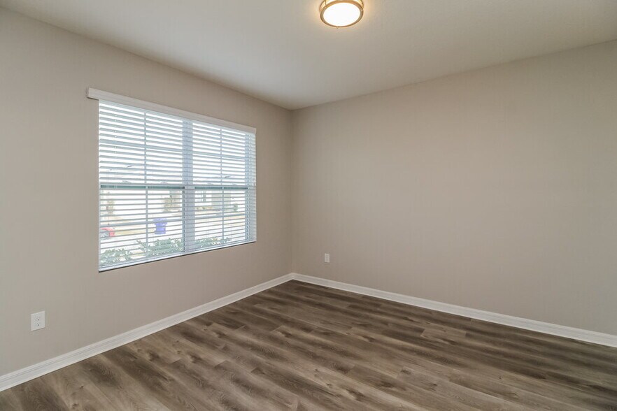 Building Photo - 3459 Landing Vw