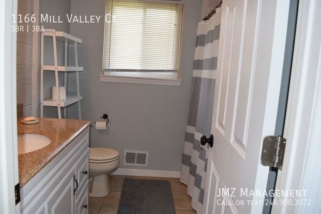 Building Photo - GORGEOUS OXFORD COLONIAL FOR LEASE!