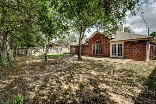 Building Photo - Beautiful 4 Bed, 2 Bath in a Great Location!