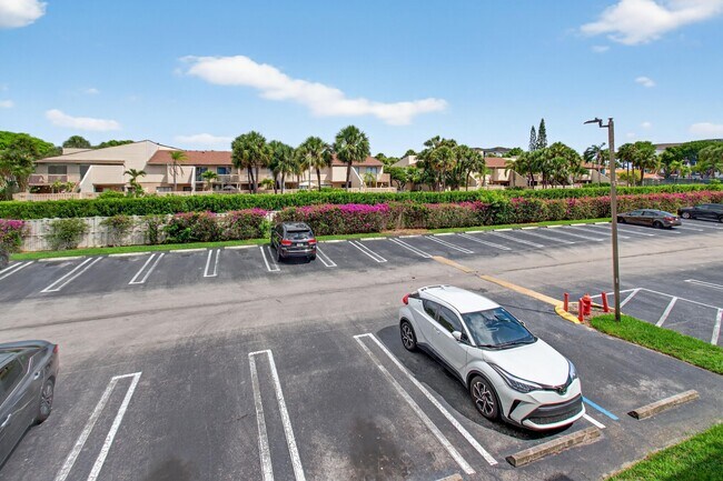 Building Photo - 708 Executive Center Dr