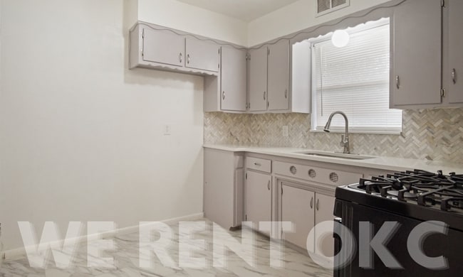 Building Photo - 132 W Jarman Dr