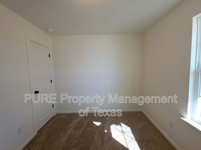 Building Photo - 2002 W 2nd St