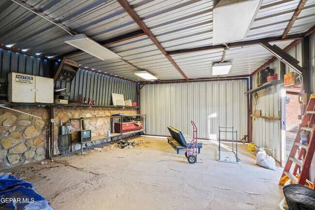 Building Photo - 13475 Sunset Hills Dr