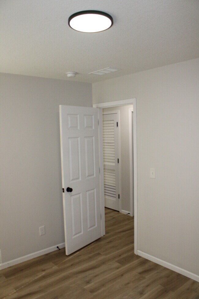 Building Photo - 3bed 1 bath in Independence - Newer Build