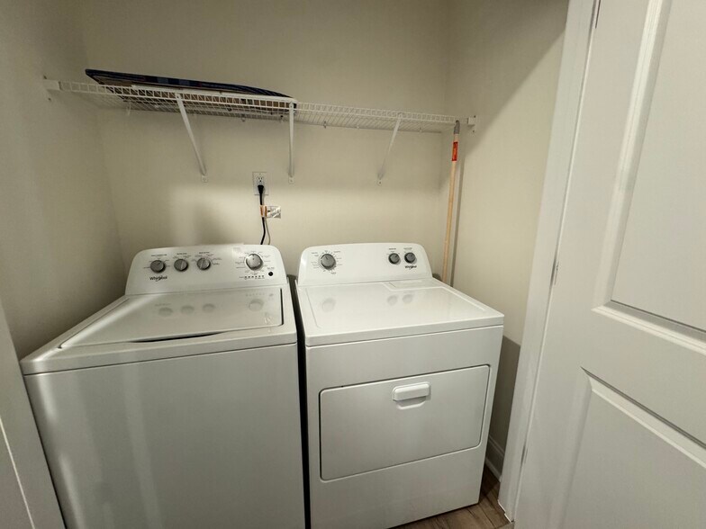 Building Photo - 327 Church St