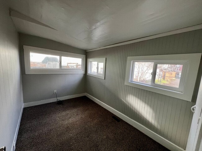 Building Photo - Charming Lower North Hill Home