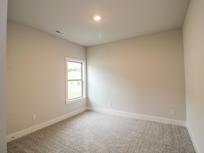 Building Photo - NEW Townhome corner unit in excellent loca...