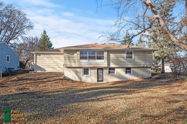 Building Photo - 4 Bedroom Home in Hopkins