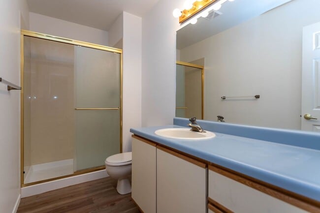 Building Photo - Lovely District 20 Townhome!