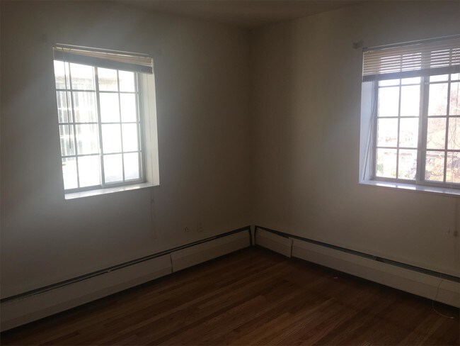 Building Photo - 4865 Cadieux Rd