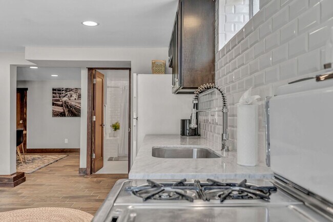 Building Photo - Charming Modern Industrial Fully Furnished Home for Lease