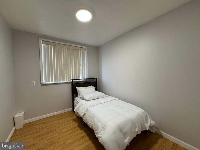 Building Photo - 2726 S 8th St