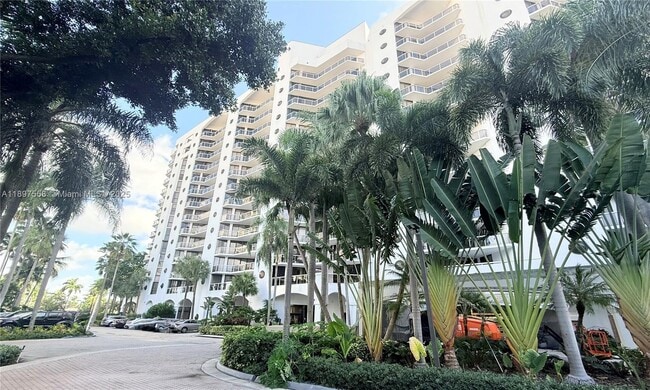 Building Photo - 3610 Yacht Club Dr