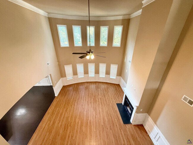 Building Photo - 108 W Haven Dr