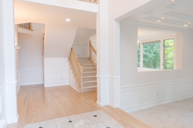 Building Photo - 4bd/3.75ba