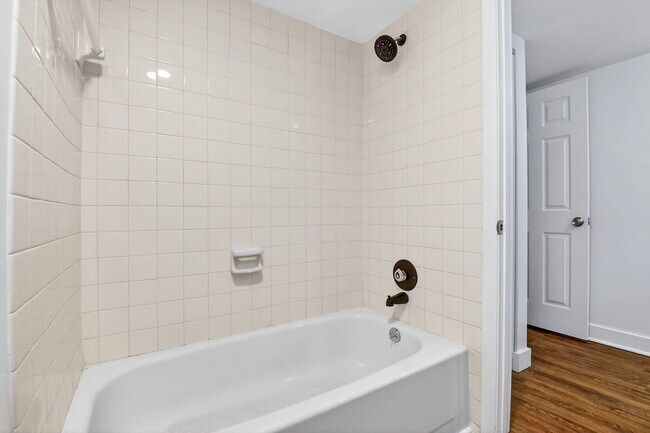 Building Photo - 198 Lake Arbor Dr