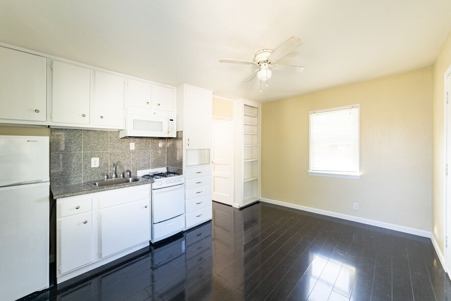 Building Photo - 1911 Church St