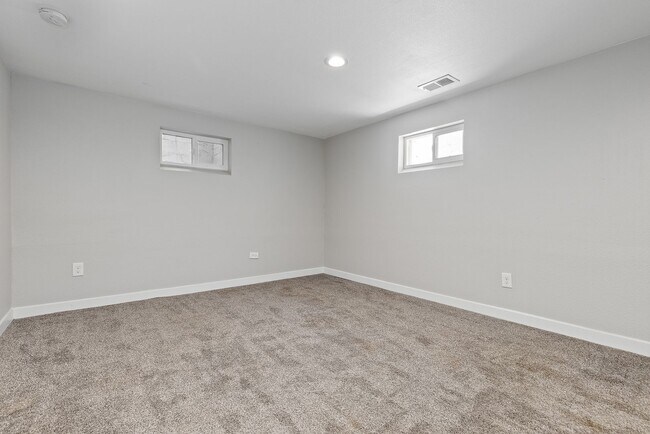Building Photo - Recently Updated Home in Prime Sunnyside Neighborhood!