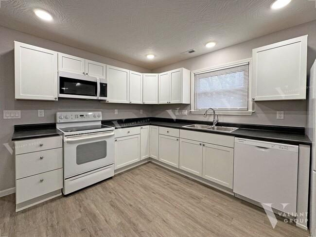 Building Photo - Beautifully Renovated 2-Bedroom, 1-Bathroo...