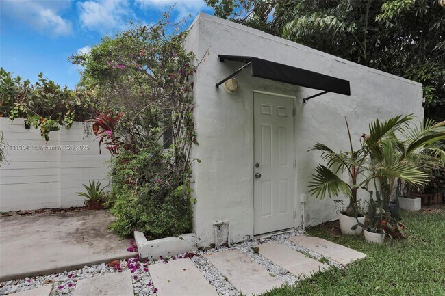 Building Photo - 405 NE 90th St