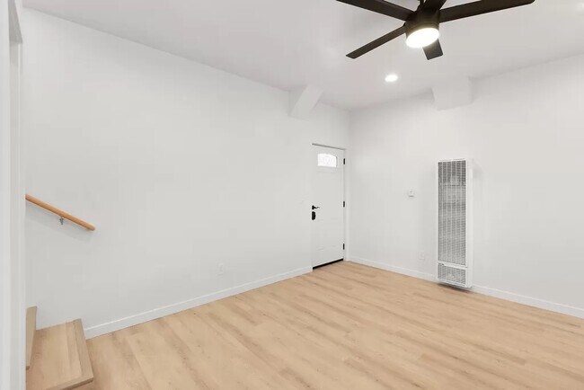 Building Photo - 5141 Ewing St