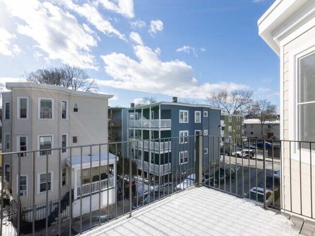 Building Photo - 6 Tovar St