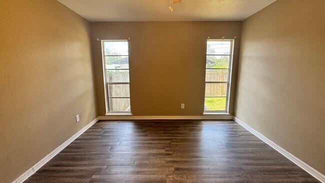 Building Photo - FOR RENT – 2 Bed / 1 Bath Triplex in Citrus Park, Ocala, FL – Available Now!