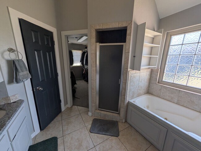 Building Photo - 1001 Hummingbird Dr.