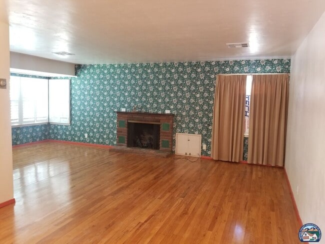 Building Photo - 285 W K St