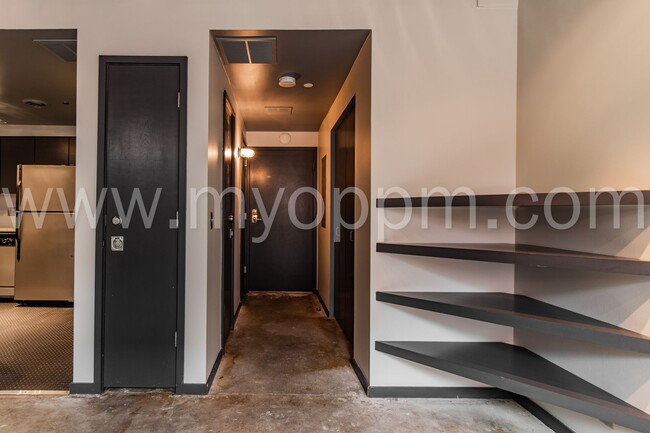 Building Photo - The Regis