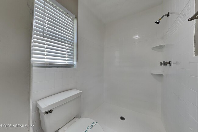 Building Photo - 671 Custer Cir