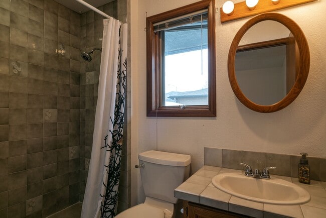 Building Photo - Single Floor Home! 3 bedroom, 3 bathrooms ...