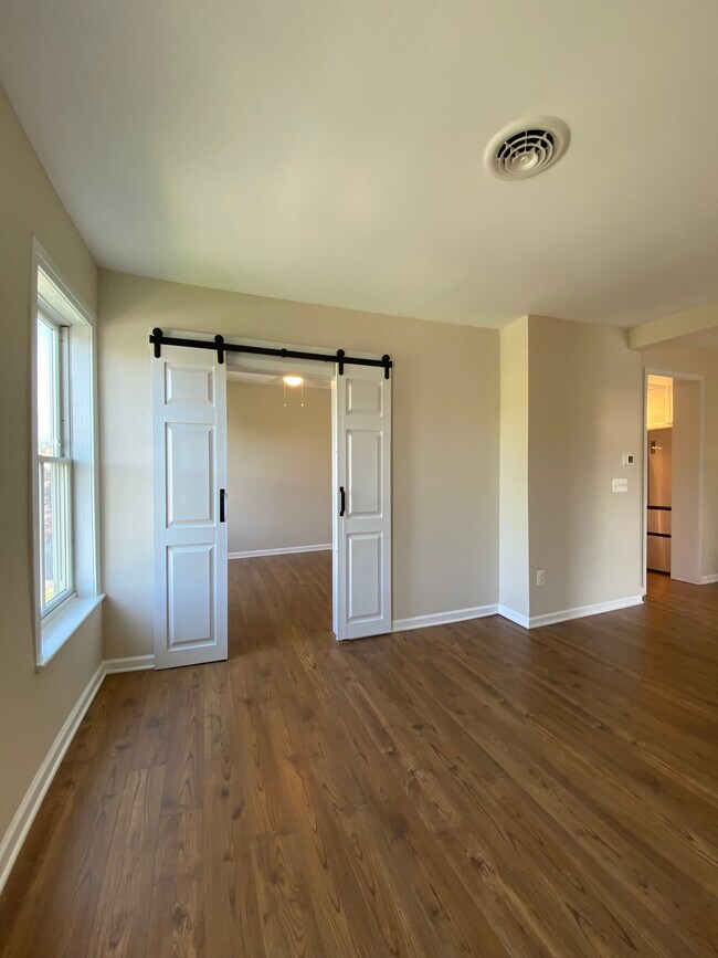 Building Photo - 13 John St