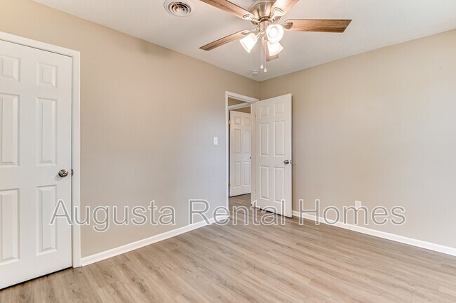 Building Photo - 2328 Prague Ct
